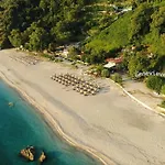 Genevieve Sea House - By The Sea ....on The Beach. * Agioi Saranta
