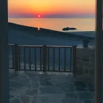 Genevieve Sea House - By The Sea ....on The Beach. *