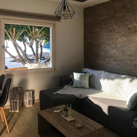 Genevieve Sea House - By The Sea ....on The Beach. * Agioi Saranta