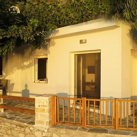 Casa de Férias Genevieve Sea House - By The Sea ....on The Beach. Agioi Saranta