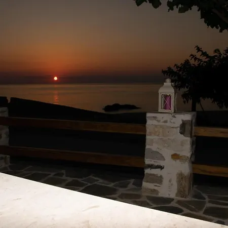 Genevieve Sea House - By The Sea ....on The Beach. Casa de Férias