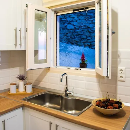 Casa de Férias Genevieve Sea House - By The Sea ....on The Beach.