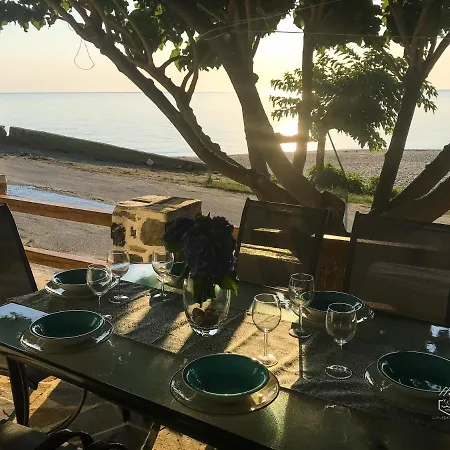 Genevieve Sea House - By The Sea ....on The Beach. Holiday home