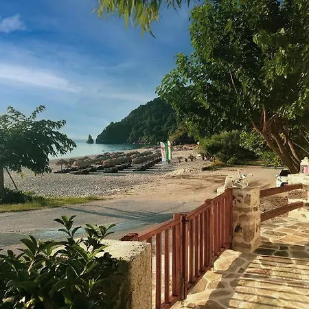 Casa de Férias Genevieve Sea House - By The Sea ....on The Beach.