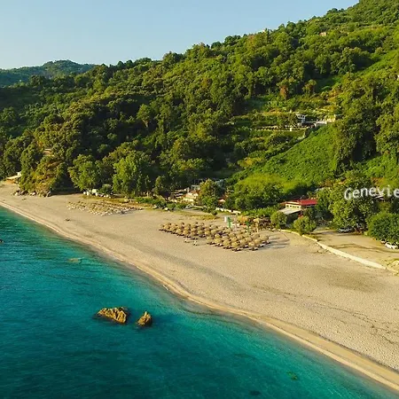 Casa de Férias Genevieve Sea House - By The Sea ....on The Beach. *