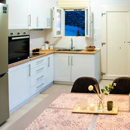 Casa de Férias Genevieve Sea House - By The Sea ....on The Beach.