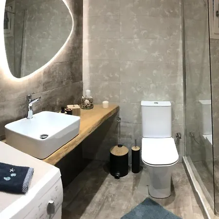 Genevieve Sea House - By The Sea ....on The Beach.