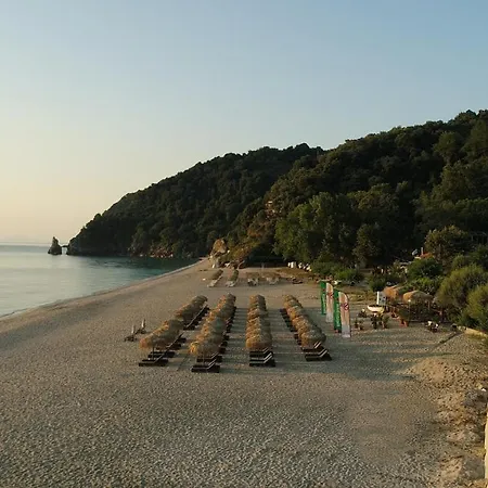 Genevieve Sea House - By The Sea ....on The Beach. *