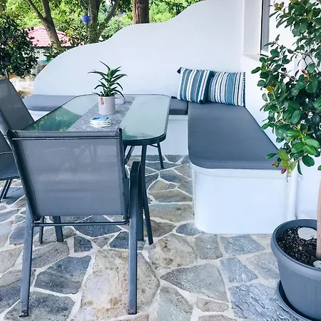 Genevieve Sea House - By The Sea ....on The Beach.