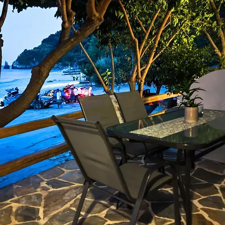 Genevieve Sea House - By The Sea ....on The Beach. *