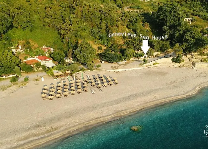 Genevieve Sea House - By The Sea ....on The Beach. Vakantiehuis Agioi Saranta