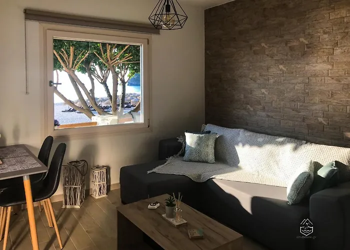 Genevieve Sea House - By The Sea ....on The Beach. * Agioi Saranta