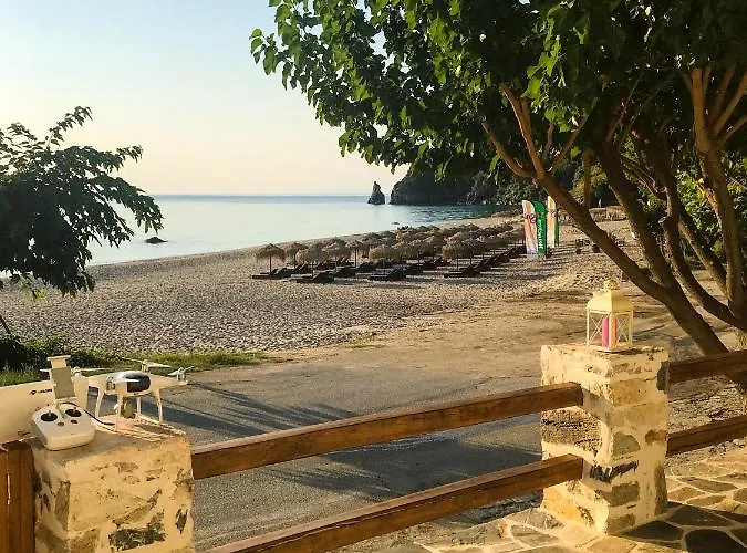 Vakantiehuis Genevieve Sea House - By The Sea ....on The Beach. Agioi Saranta