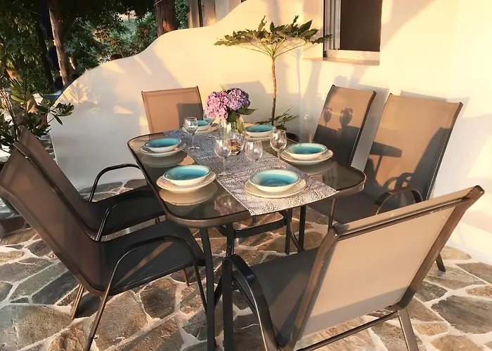 Genevieve Sea House - By The Sea ....on The Beach.