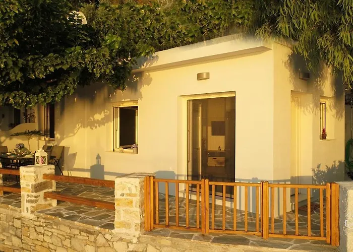 Vakantiehuis Genevieve Sea House - By The Sea ....on The Beach. Agioi Saranta