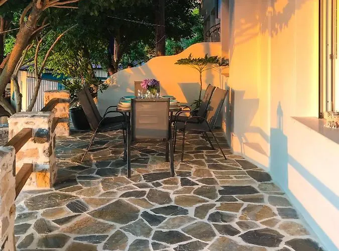 Vakantiehuis Genevieve Sea House - By The Sea ....on The Beach.