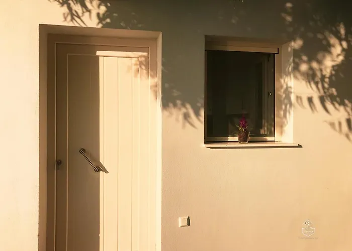 Vakantiehuis Genevieve Sea House - By The Sea ....on The Beach. *