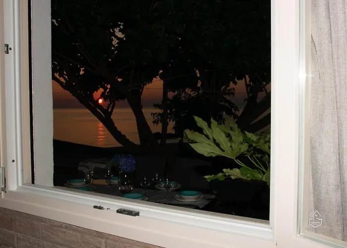 Genevieve Sea House - By The Sea ....on The Beach. Vakantiehuis *