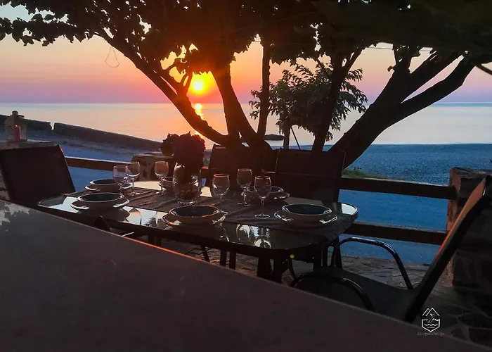 Vakantiehuis Genevieve Sea House - By The Sea ....on The Beach. *