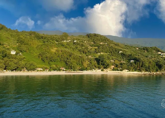 Vakantiehuis Genevieve Sea House - By The Sea ....on The Beach. Agioi Saranta