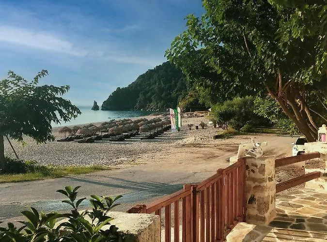 Vakantiehuis Genevieve Sea House - By The Sea ....on The Beach.