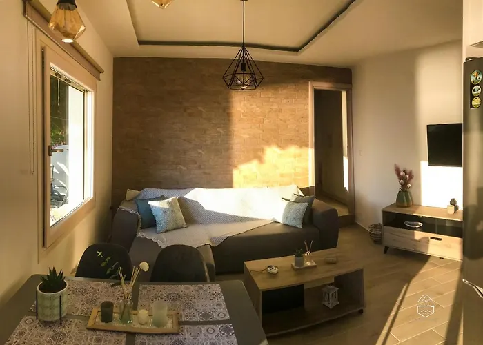 Genevieve Sea House - By The Sea ....on The Beach. Vakantiehuis Agioi Saranta