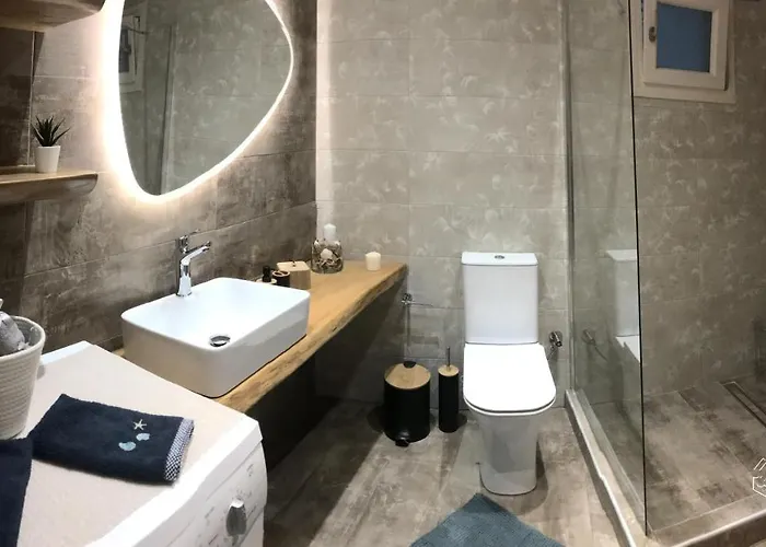 Genevieve Sea House - By The Sea ....on The Beach.