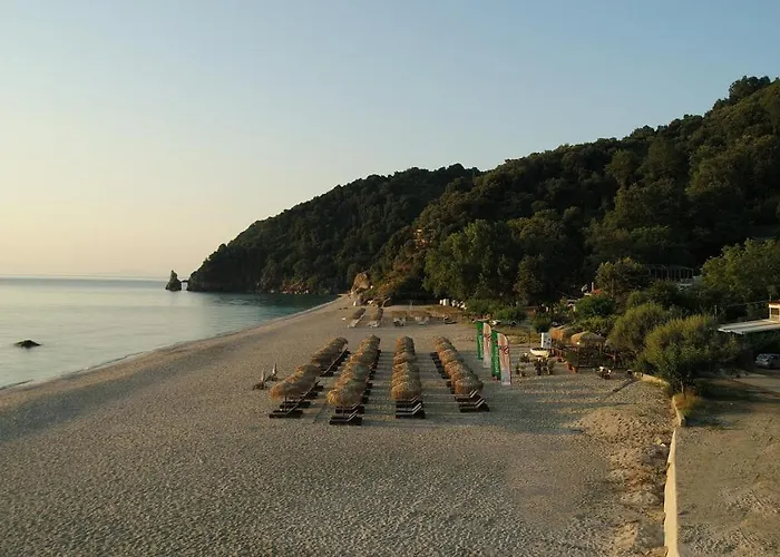 Genevieve Sea House - By The Sea ....on The Beach. *