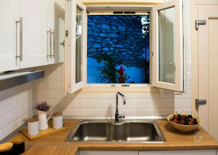 Vakantiehuis Genevieve Sea House - By The Sea ....on The Beach.