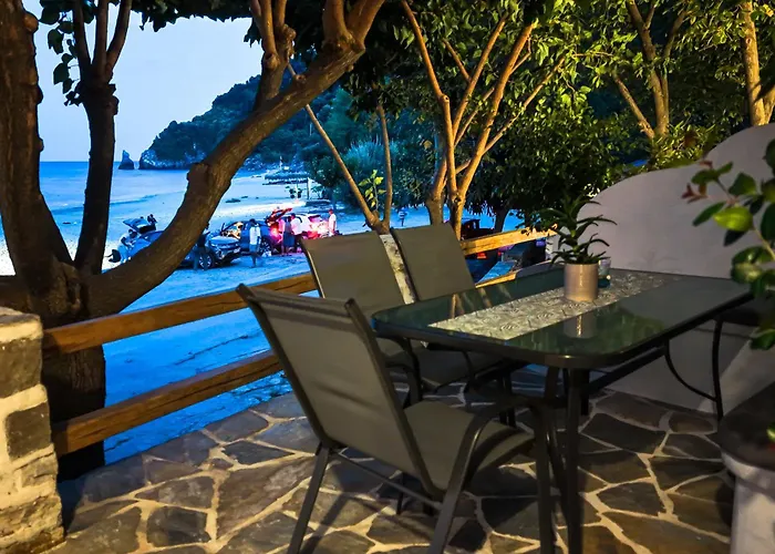 Genevieve Sea House - By The Sea ....on The Beach. *